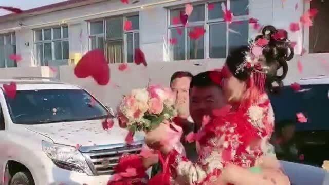 军嫂苦等8年,终于牵手婚姻殿堂,向军婚致敬!