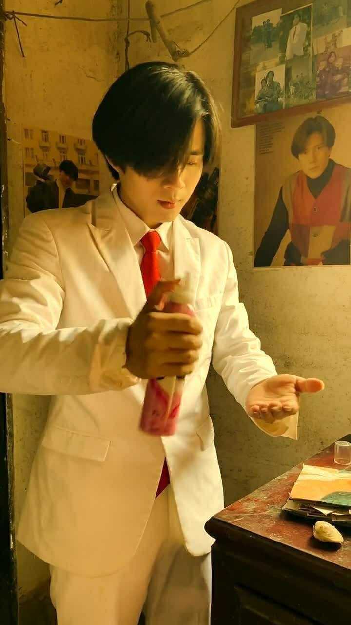 八十年代的小青年都喜欢这样做发型很重要