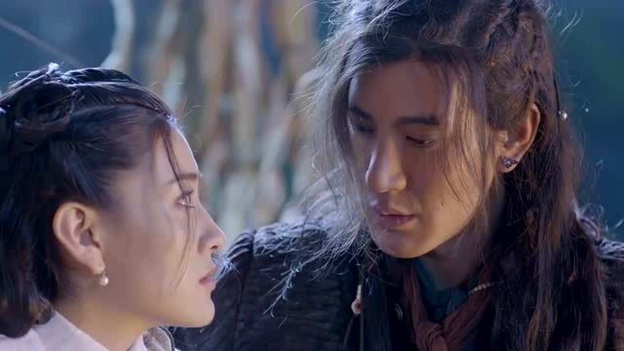 擒狼马伏萌说黄一飞又救了她一命把自己的项链送给了她