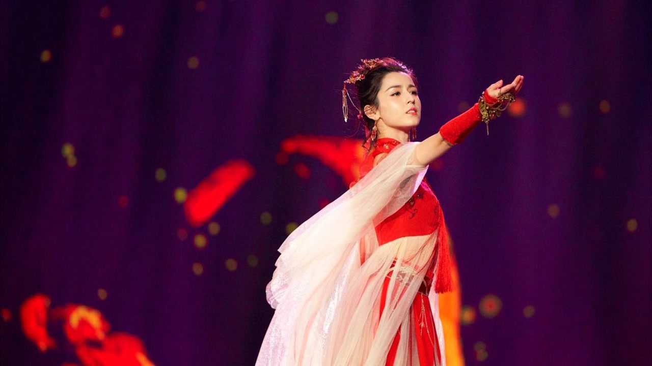 民族舞出身的女明星哈妮克孜跳出异域风情古力娜扎绝美新疆舞