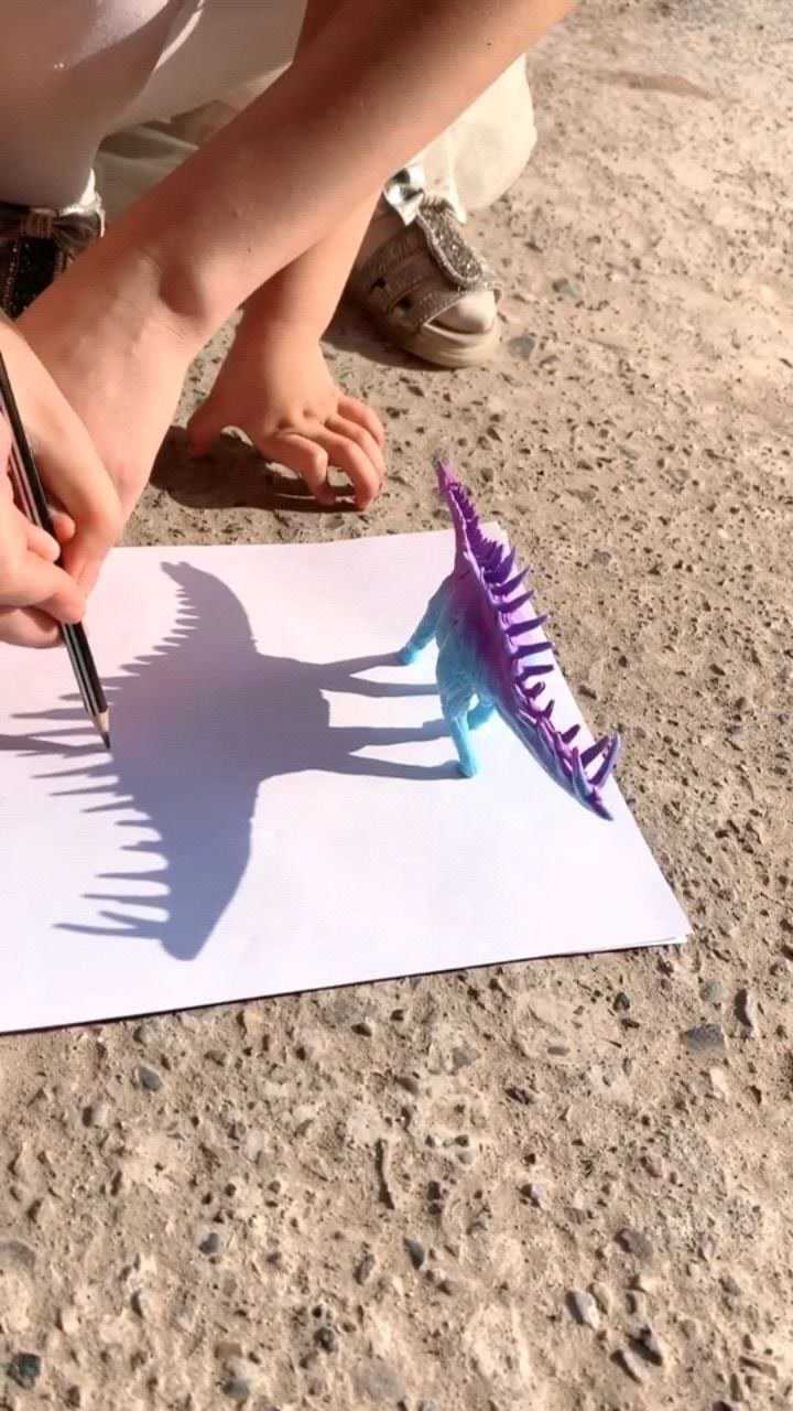 老师让画恐龙咱也不会啊不过万物都有影子谁让咱孩子这么聪明呢