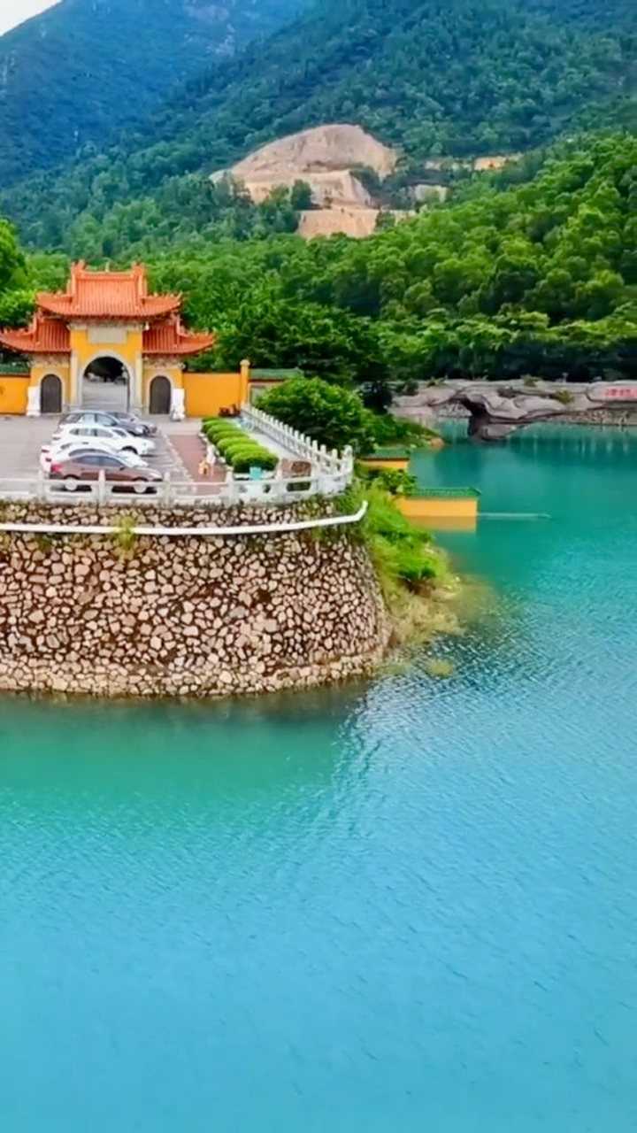 珠海最大的寺庙斗门金台寺坐落于最高峰黄杨山下