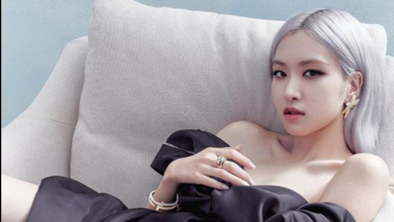 blakpink朴彩英时尚大片曝光 穿抹胸裙大秀美肩雪肤