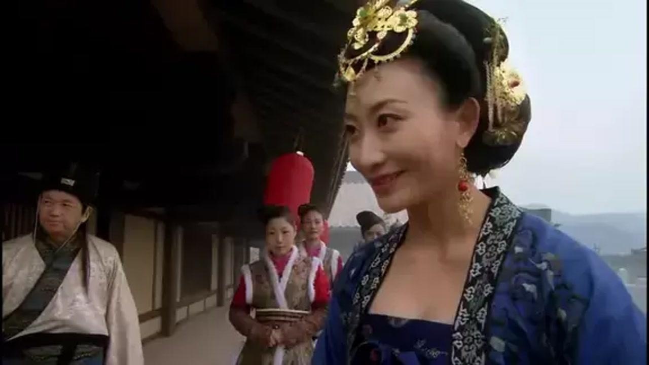 薛丁山窦一虎求黄花圣母刚说完话黄花圣母就知道他说谎