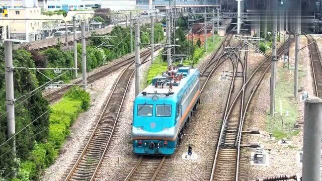 中国铁路,韶山9型机车进上海站链接车厢