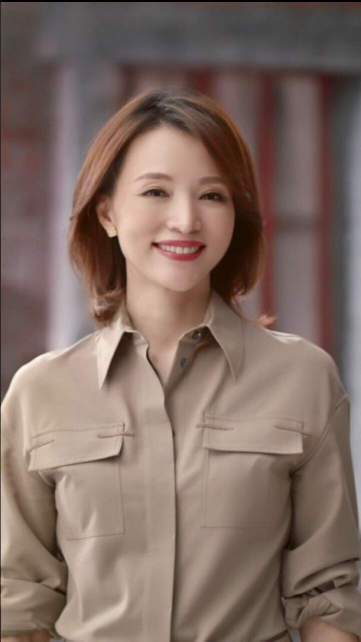 《朗读者》第三季先导花絮 董卿形象照气质温婉太美啦!