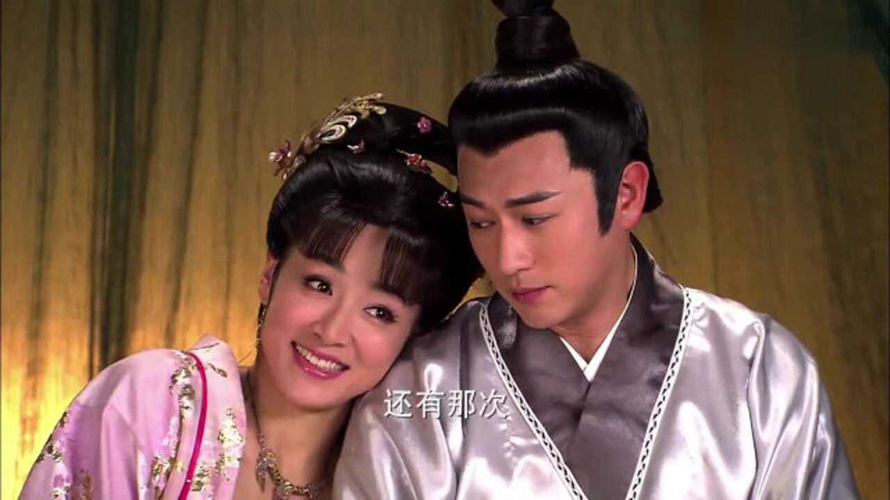 姜子牙刚醒没多久,招弟就想当着大家的面秀恩爱,子牙笑了