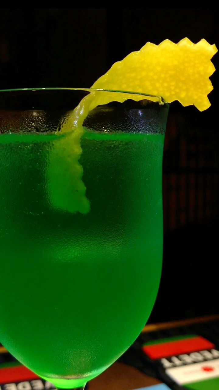 反舌鸟鸡尾酒:清凉色,酸甜,清爽,薄荷味,酒精度≤30°!