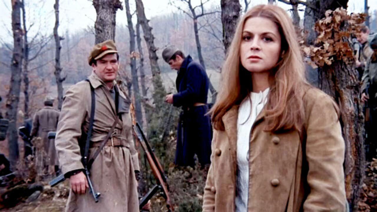 南斯拉夫战争片游击队偷袭德军兵工厂却落入陷阱损失惨重