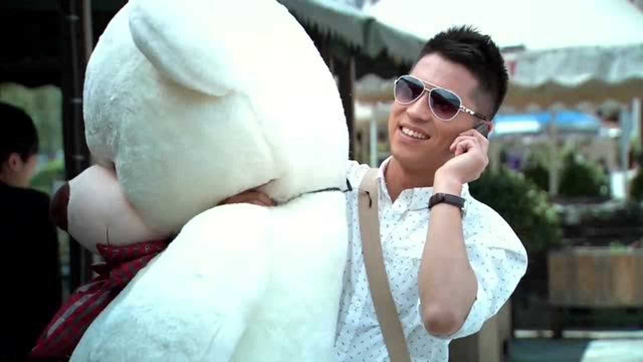 裸嫁时代:陈远为了给苏小唐过生日,将同租好友赶了出去