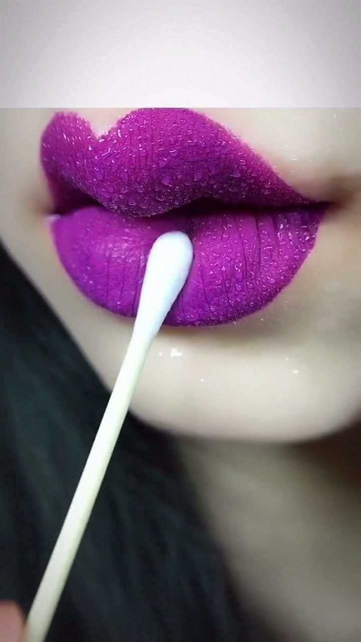 葡萄紫的丹唇,似乎更有味道!