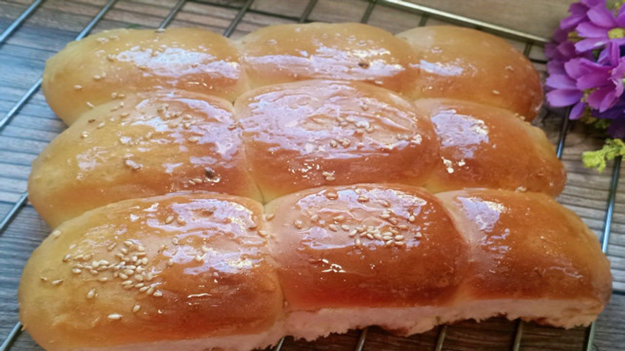 老妈最拿手的老式蜂蜜小面包,还是小时候的味道,满满的童年回忆