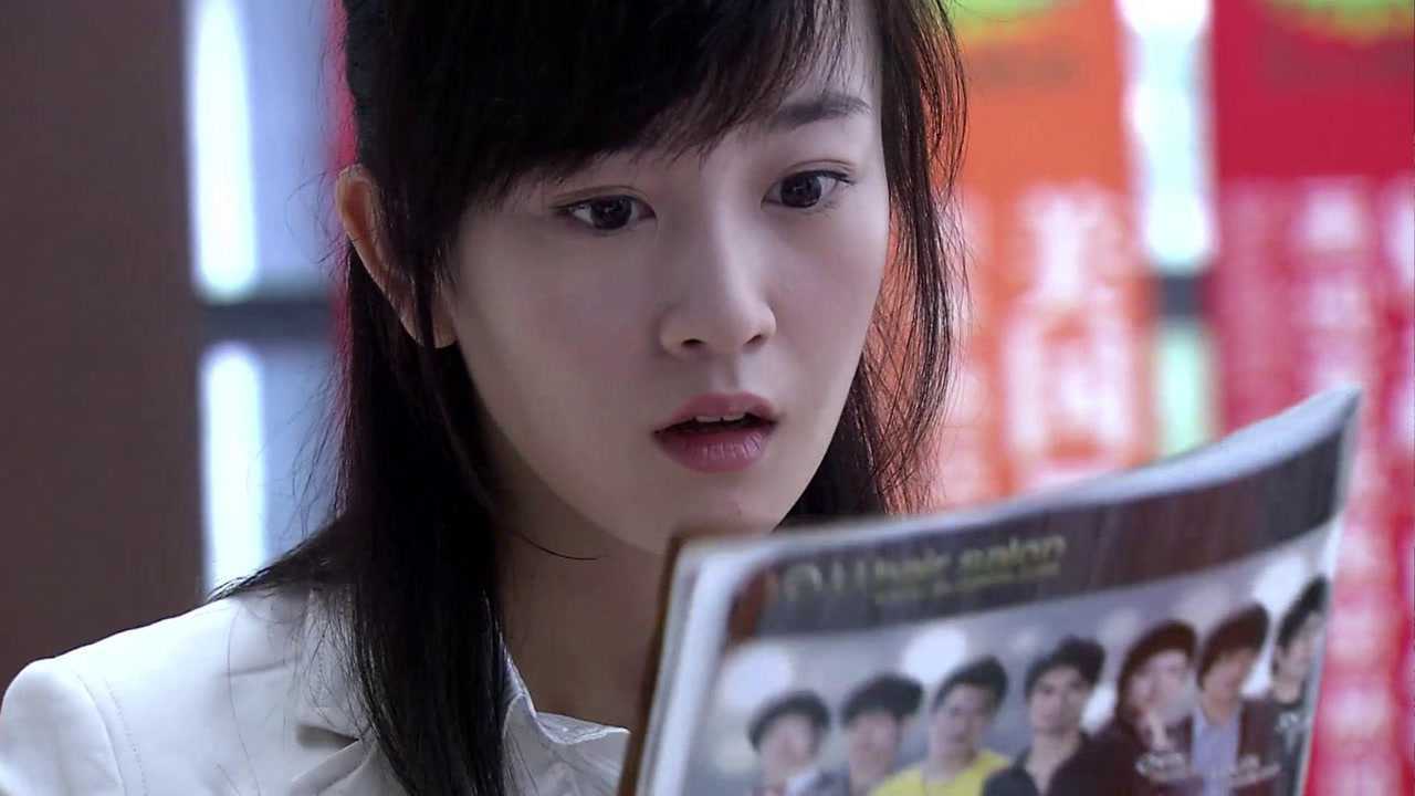 夏家三千金:真真一来上班同事就神神秘秘的议论,还给她看了杂志