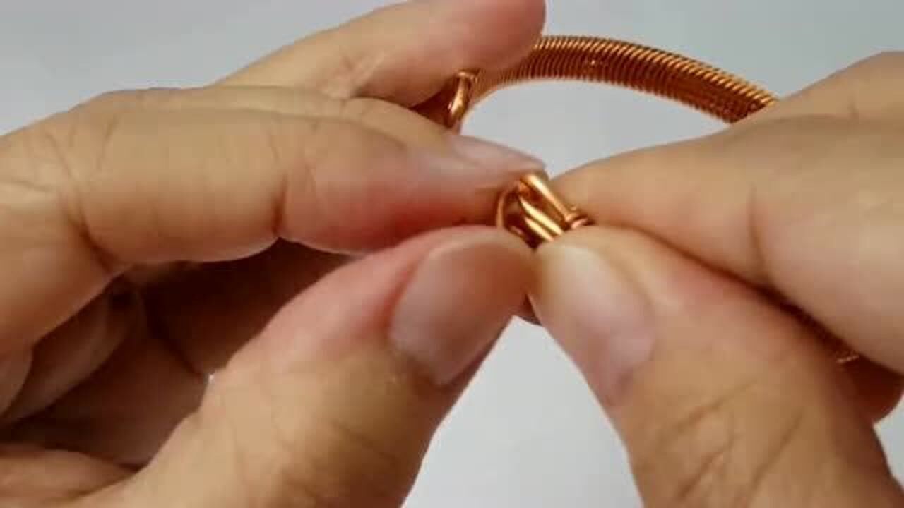 用铜丝编织精美的手镯,详细教程值得一看,新手看一遍就能学会!