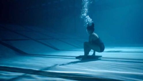 2女孩被困水下10小时，究竟该如何自救，美国悬疑片《深水区》