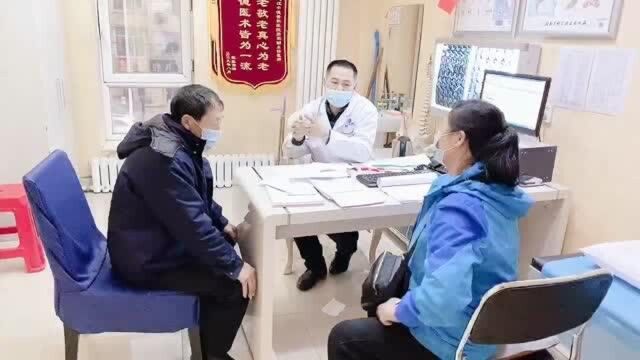 大拇指关节痛是什么原因?黑龙江骨科医院门诊廉荣主任耐心为患者家属讲解.