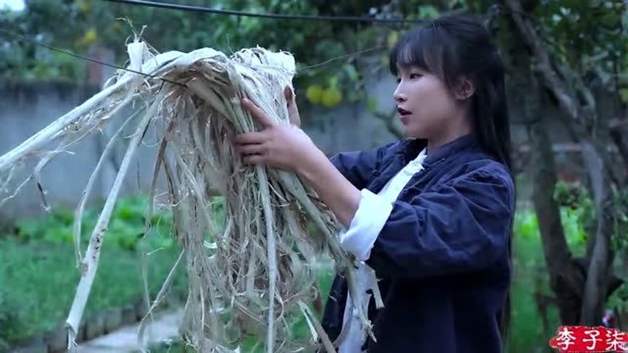 长安千年纸原来是用构树皮做的,李子柒还原了造纸术,做一张纸真不容易_高清1080P在线观看平台_腾讯视频
