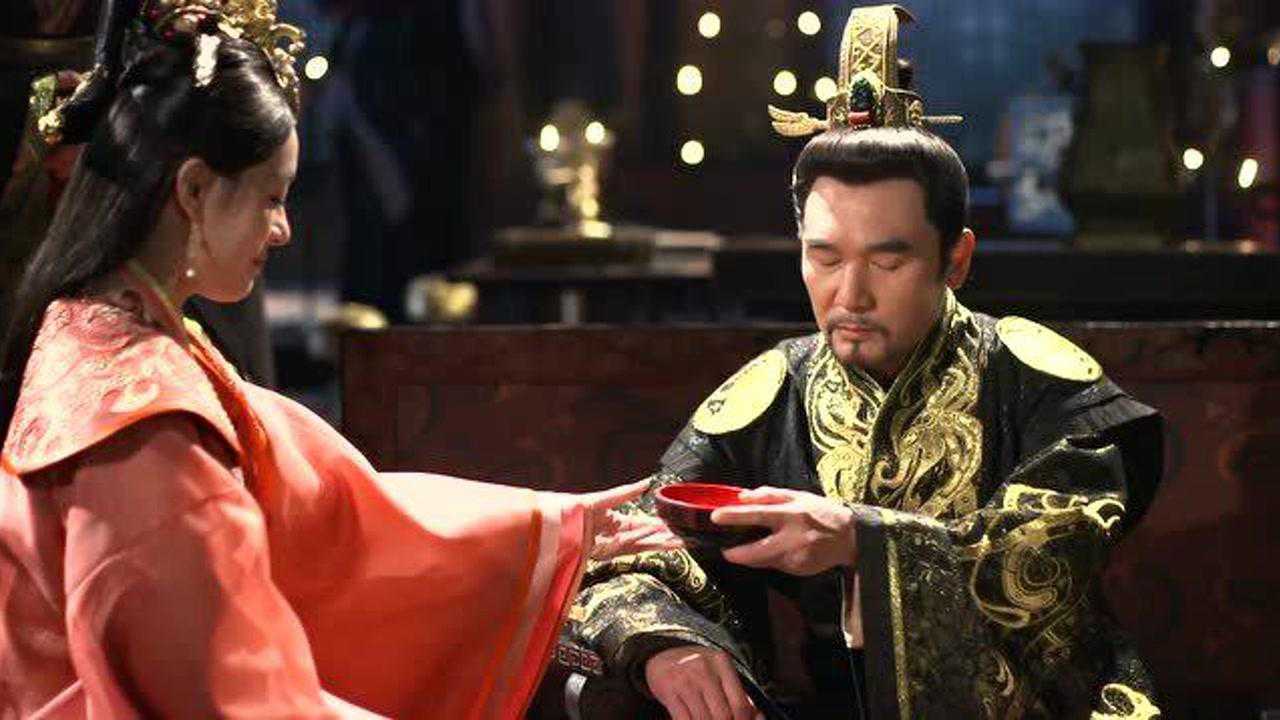 秦王嬴驷临死前最放不下的还是芈月芈月崩溃大哭