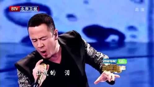 杨坤演唱《无情的雨无情的你》，他一开口，掌声四起