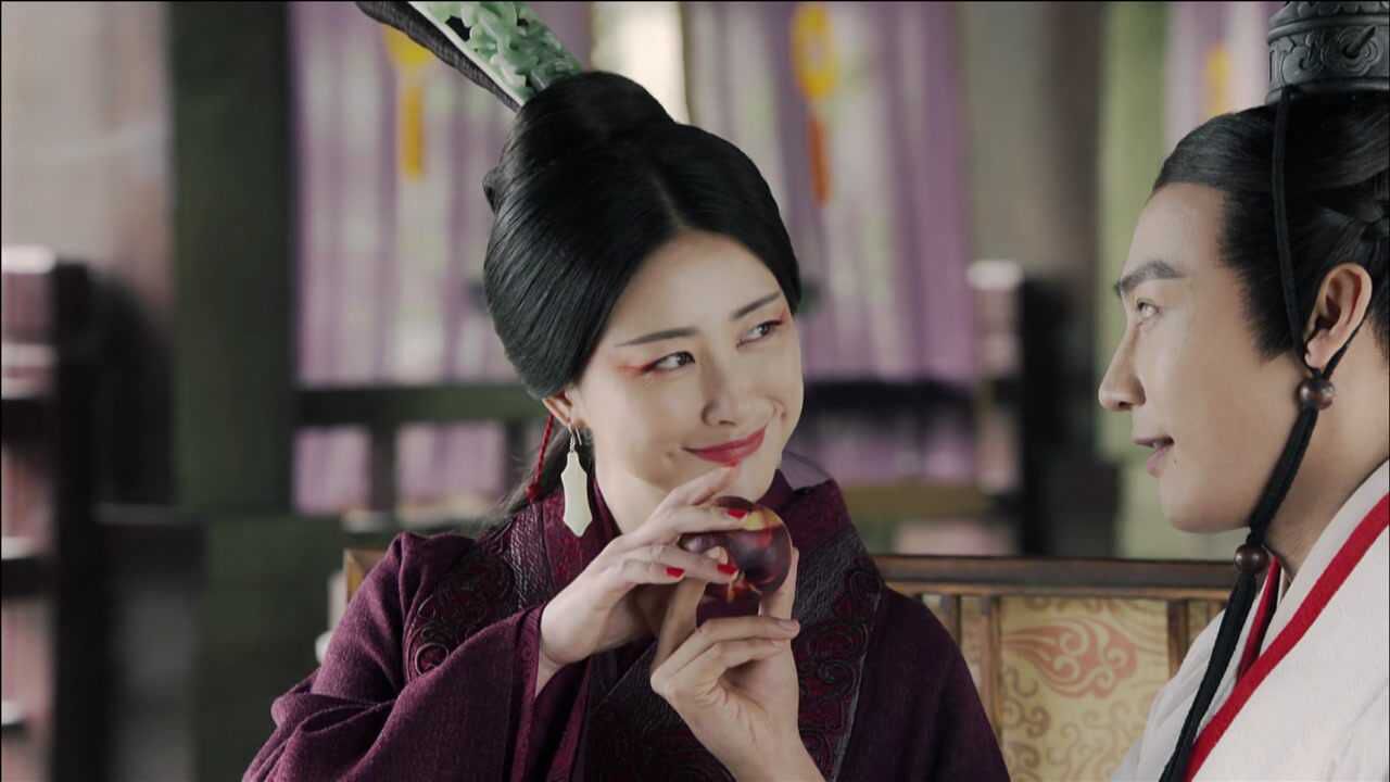 大秦赋:赵姬被嫪毐的甜言蜜语冲昏头,竟然帮他刺杀儿子嬴政_腾讯视频