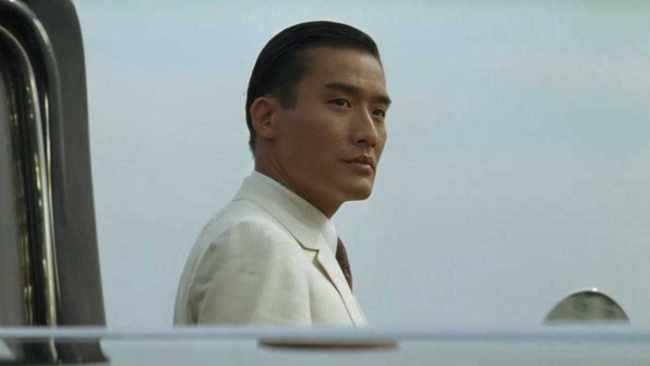 情人:梁家辉看上女孩,屁股终于坐不住,主动下车搭讪