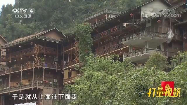 石板小街古朴清幽,吊脚楼群临江而立,龚滩古镇太舒适