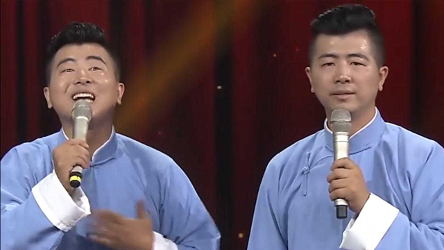 双胞胎兄弟说相声弟弟你长了一张盗版的脸哥哥你就相当于赠品