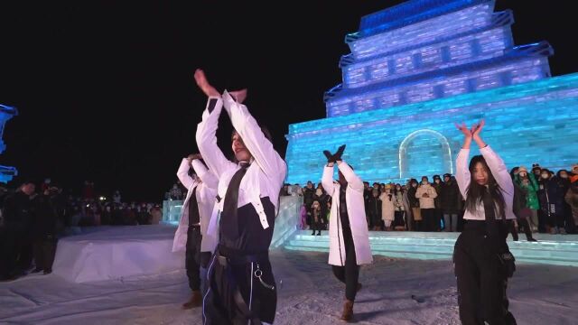 (电视通稿ⷥ›𝥆…ⷧ侤𜚩冰雪大世界启幕 冰雪游渐入佳境