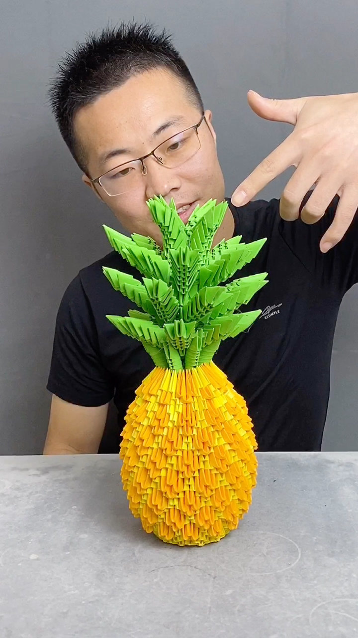 用纸折的大菠萝看看像吗