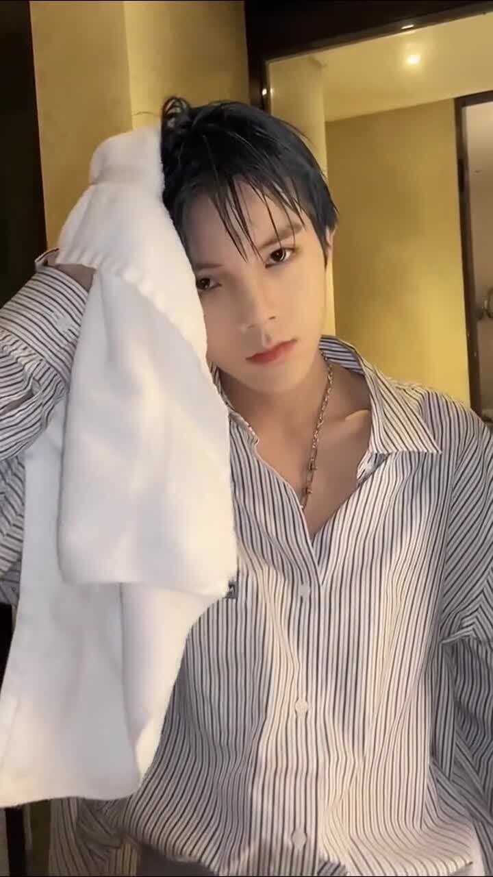 男神:于震2dp如果没有惊艳谁的话,那就试着温柔岁月吧