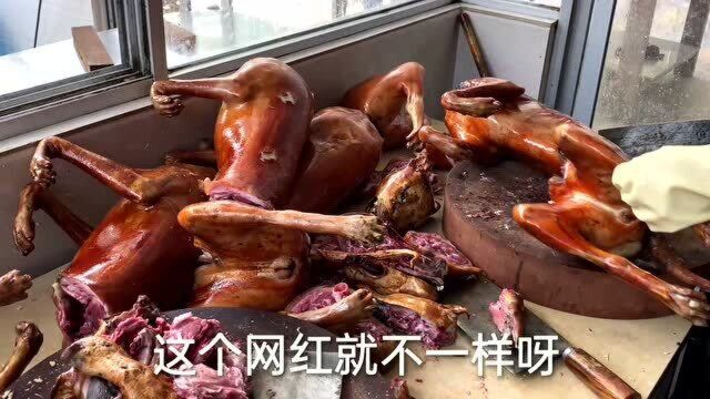 玉林农村网红狗肉大王,靠这一门手艺发家致富,每天喝1000块钱一瓶的酒