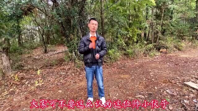 小伙依靠一辆三轮车,在这座山上轻轻松松日赚700元,怎么做到的?