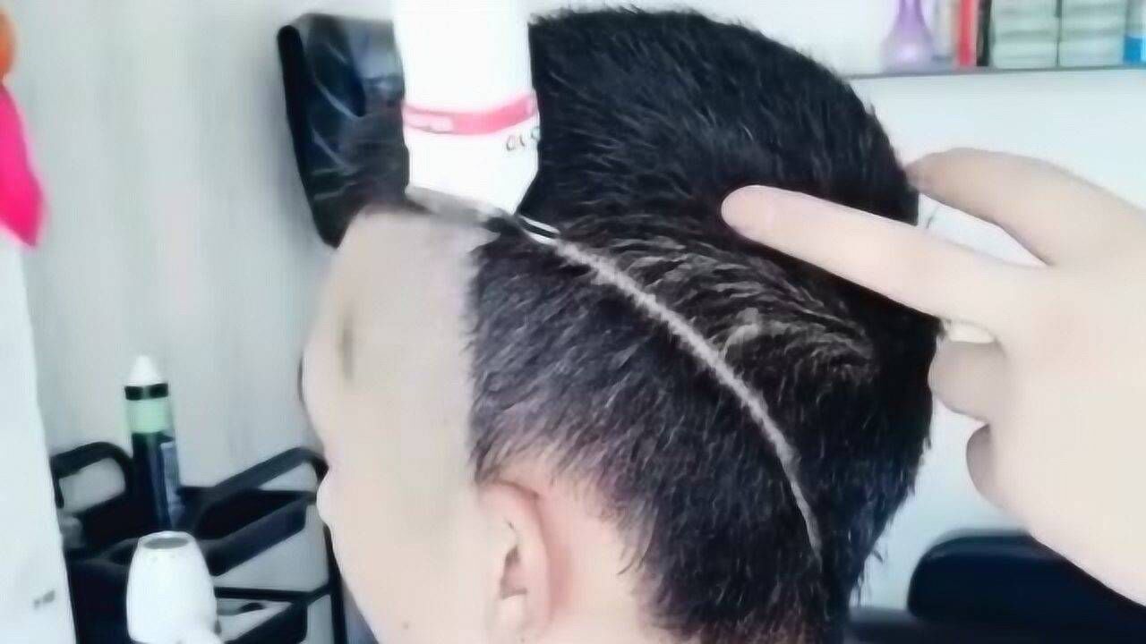 寸头就要这样划一道才好看一看就是谁都不敢惹的发型