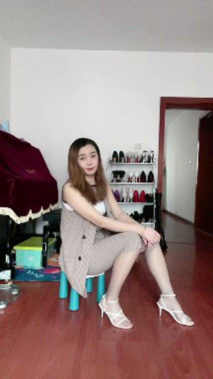 这样的简约裤里丝美女你喜欢吗_高清1080P在线观看平台_腾讯视频