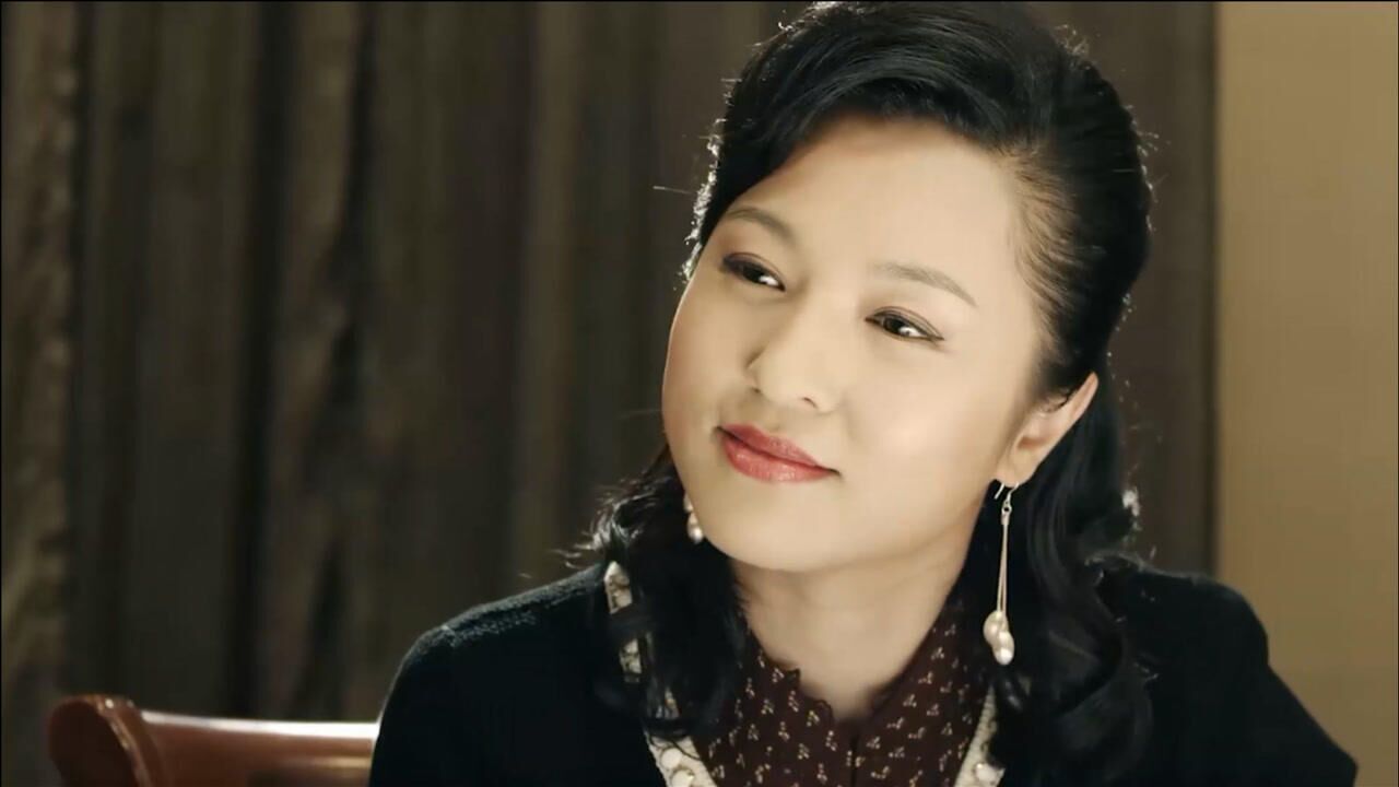 情满四合院娄晓娥离开十几年回来不忘帮傻柱投资开店看傻柱的眼神全是