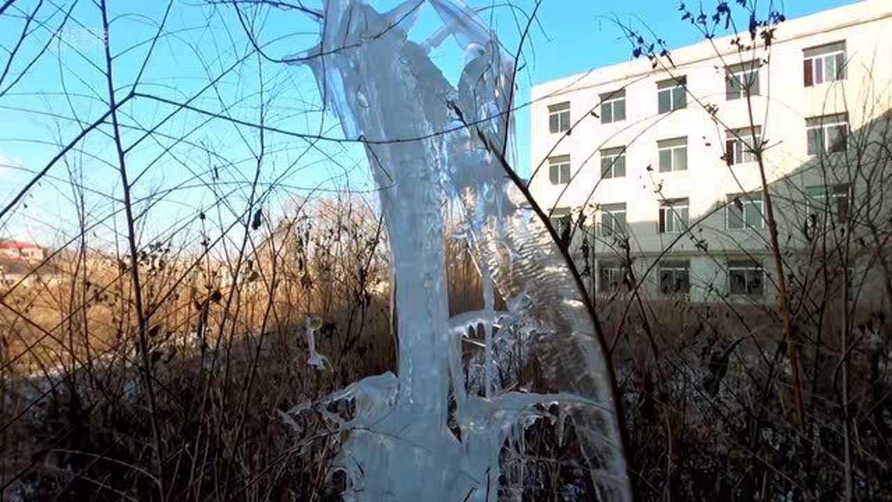 实拍抚顺荒废的虎台中学,黑板上的教学内容定格在十几年前,充满了年代