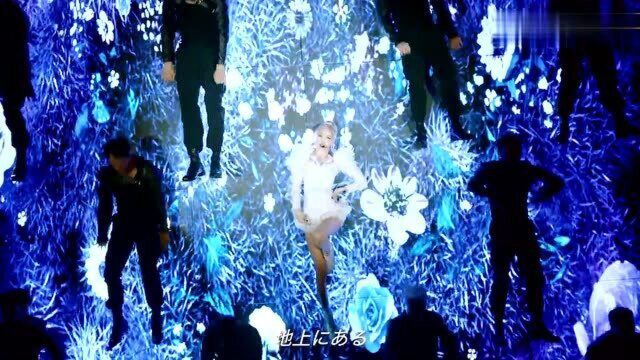 满满仙气的白天鹅Look!朴彩英SOLO出道曲《On the ground》最新演出舞台