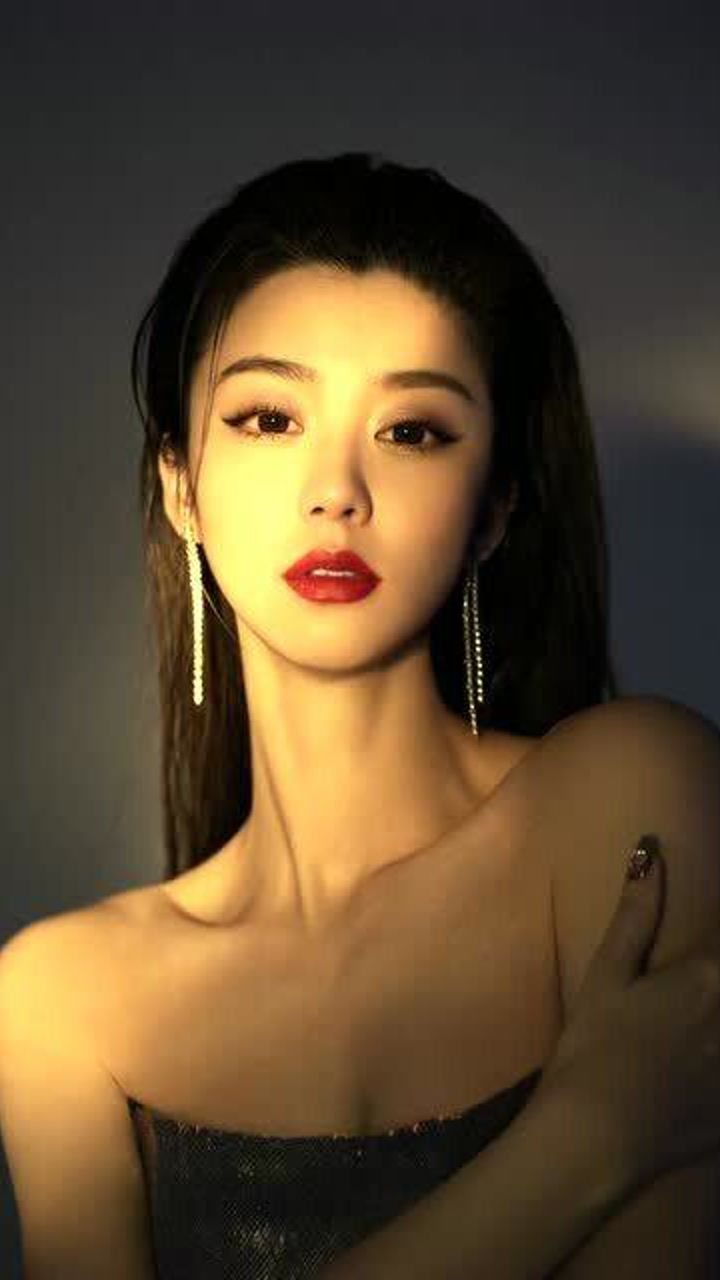 王牌女郎费费,古风变装,岁岁年年,深情未减以梦为