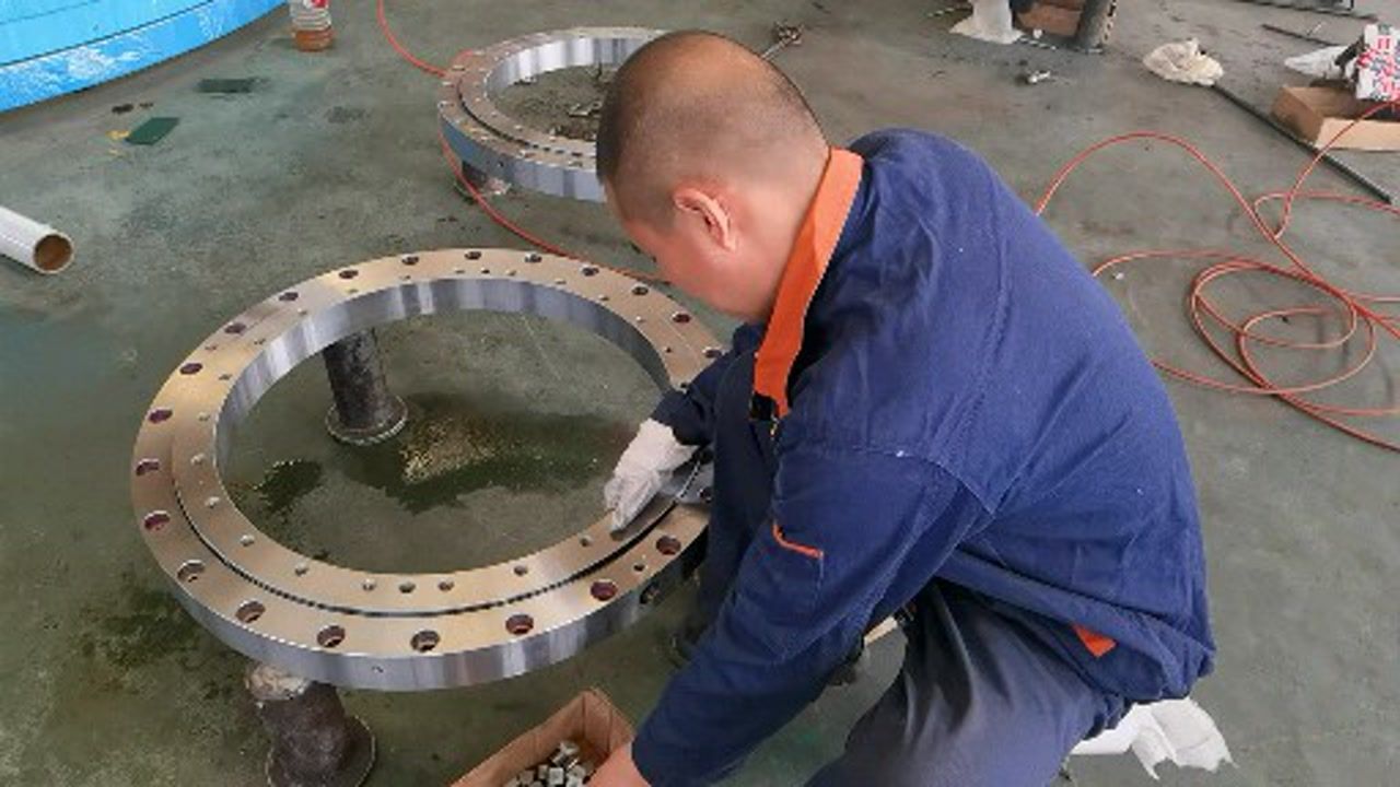 现场实拍交叉滚子轴承装配过程