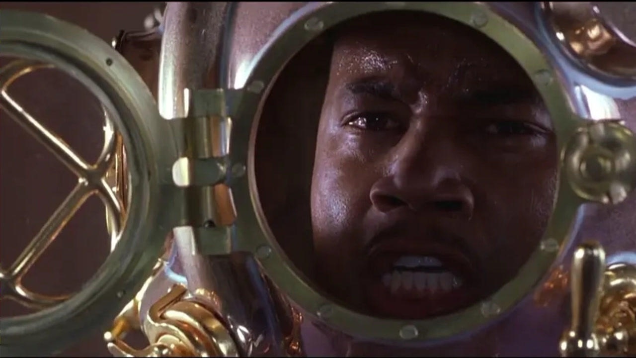 《怒海潜将》:黑人小伙海军从军记,他用他的执着打破世俗的偏见!