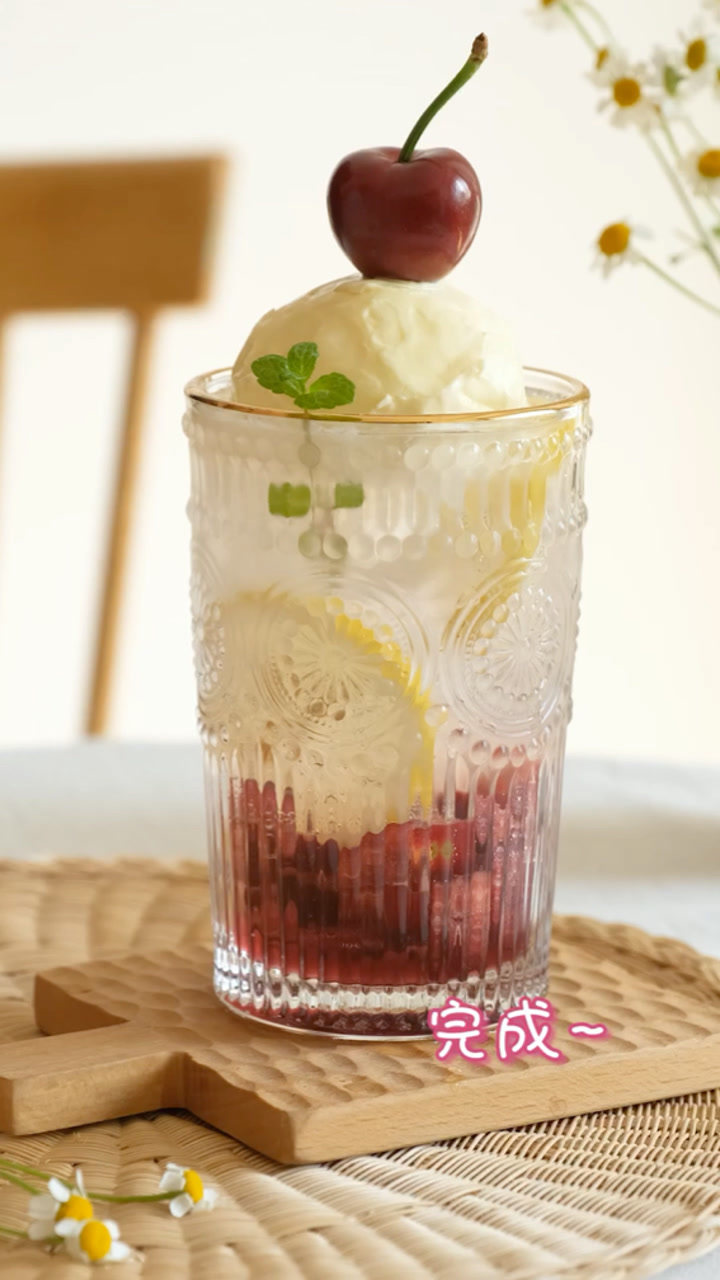 在家做能做的网红饮品——樱桃雪顶气泡水,好喝又好看还不学起来_腾讯