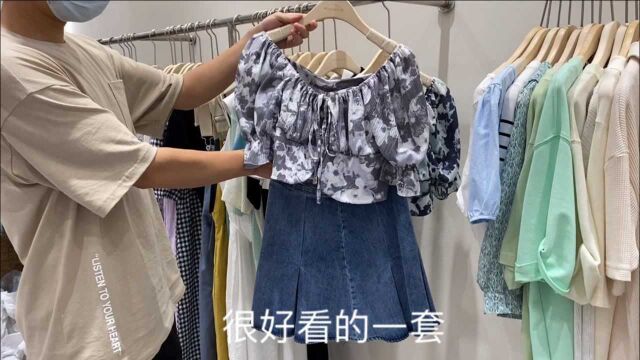 广州服装批发市场新品小衫配短裤,时尚优雅减龄,很有魅力的夏季穿搭