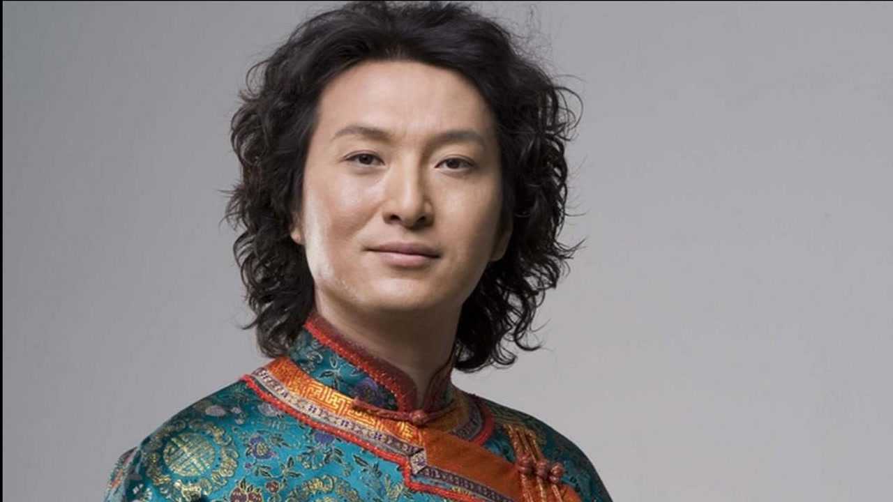 《我和草原有个约定》齐峰演唱,歌声悠远清脆,感受大草原风情_腾讯