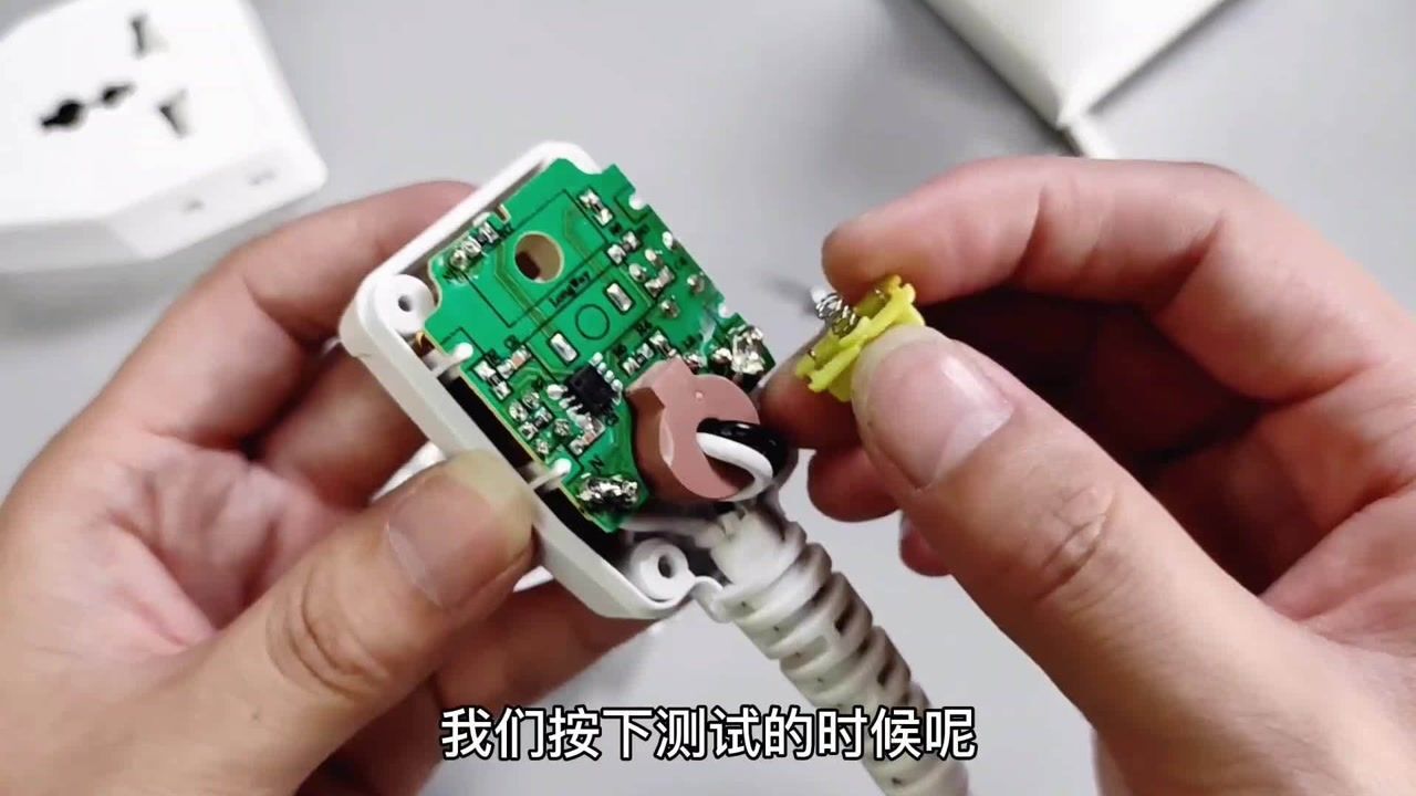 拆家用漏电保护器看看内部构造和工作原理