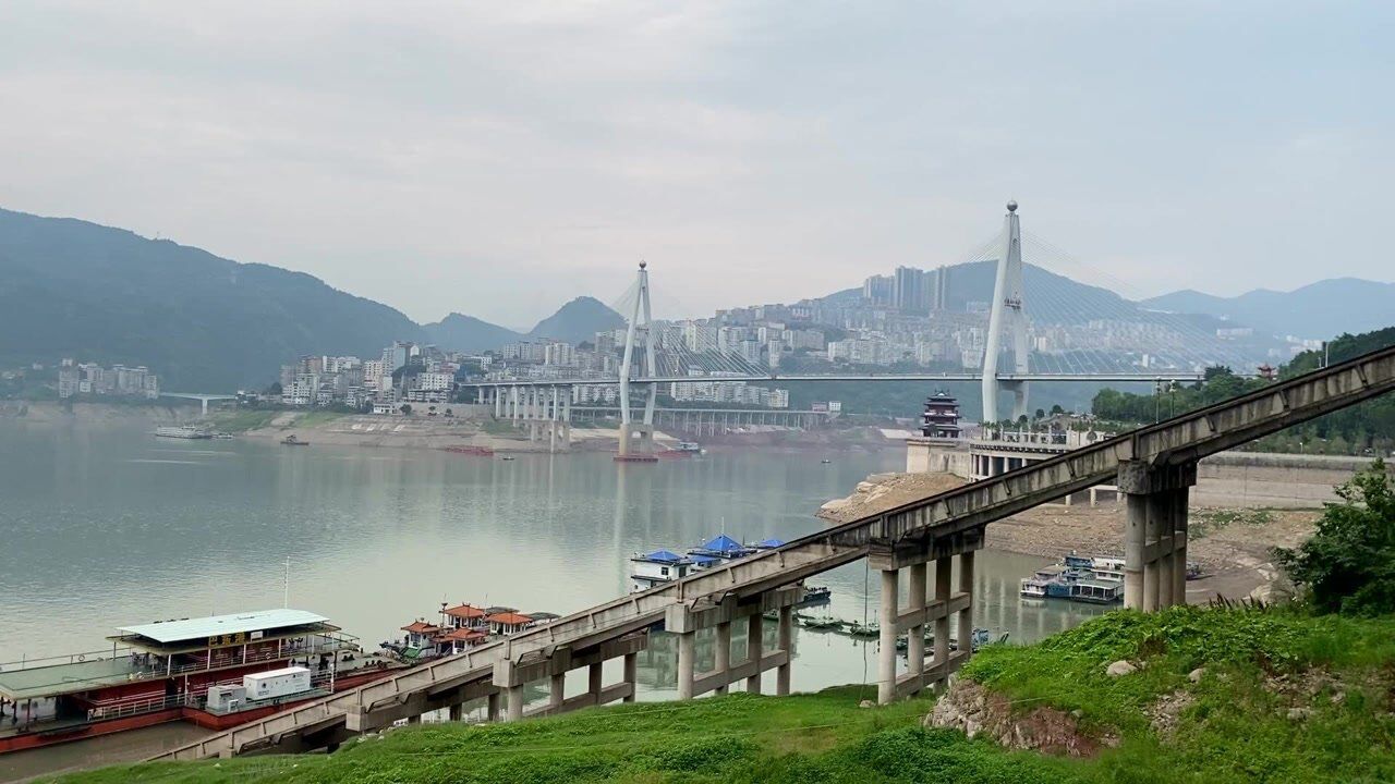 巴东水陆码头看长江沿岸风景