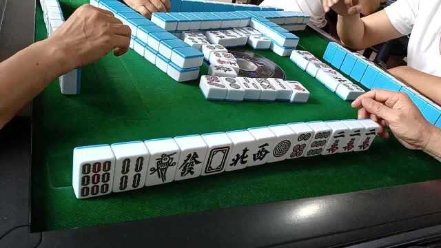 麻将高手常说牌型不顺先拆搭,复杂牌型算后期,你知道什么意思吗?