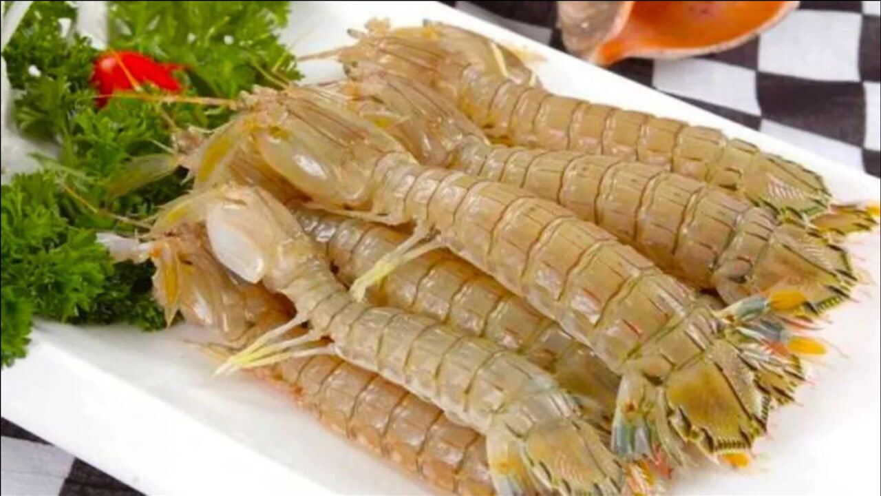 生卤虾爬子也有叫皮皮虾的虽然说生的但是味道不错做法简单