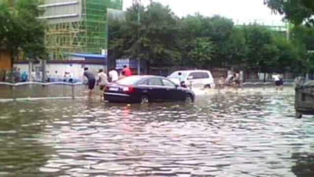 河南暴雨全民捐款,无良商家营销被央媒狠批:“发国难财”