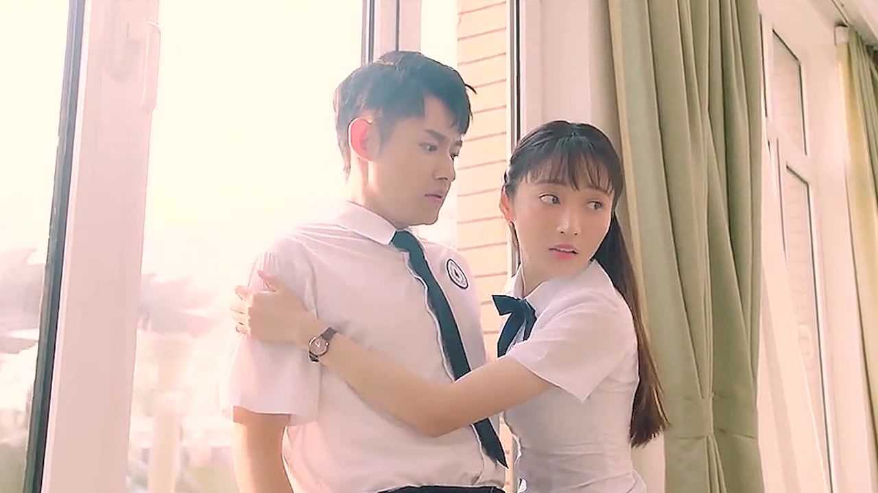 当校霸喜欢上了乖乖女同桌，突然转变了性格，全校都惊呆了_高清1080P在线观看平台_腾讯视频
