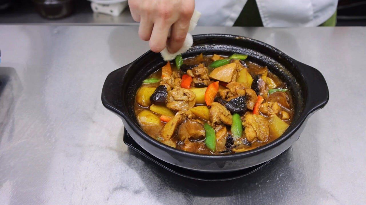 黄焖鸡想要好吃酱和焖是关键学会这个做法出锅味道不输饭店